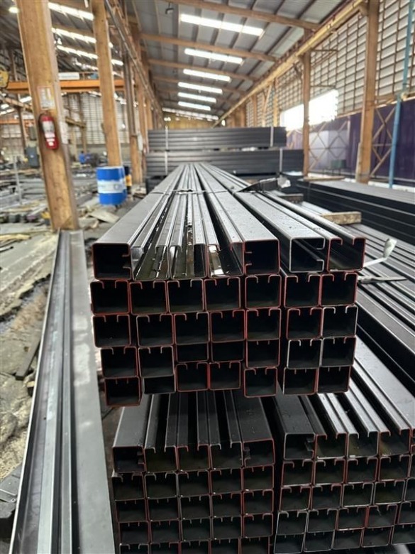 จำหน่ายรางแขวนประตูเหล็ก_0